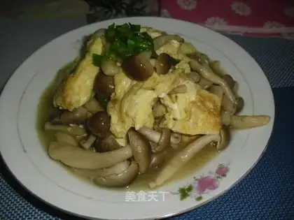 Crab mushrooms and fried eggs