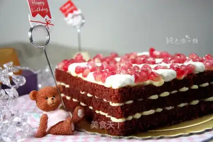 Red pomegranate velvet cake