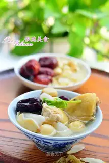Lotus lily chicken soup