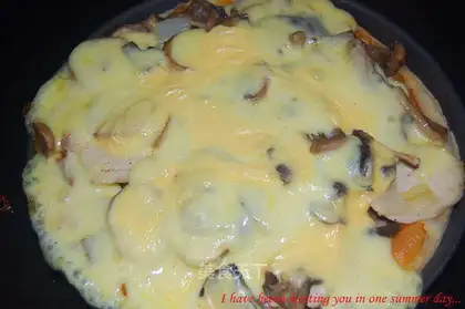 CHICKEN FUNGUS PIZZA