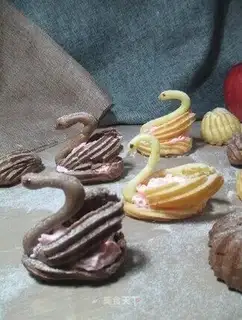 Swan puff