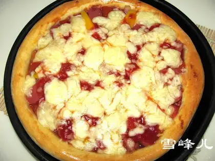 Tomato sausage pizza