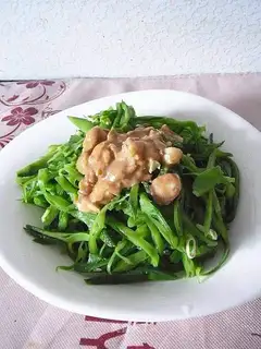 Sesame sauce with lentils