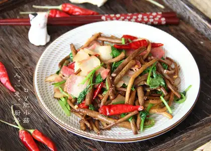 A dry pot of tea and mushrooms