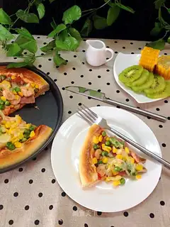 Shrimp bacon garden pizza