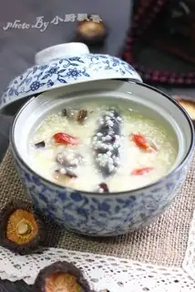 Sea cucumber mushroom porridge