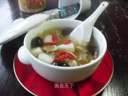 The silver spoon of lilies