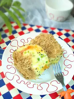 Onion pine rolls