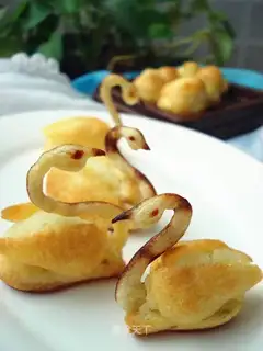 Potato mashed swan puff