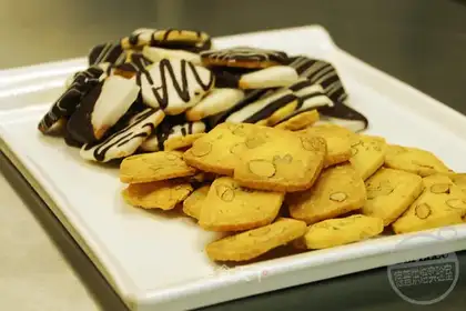 Chocolate nuts