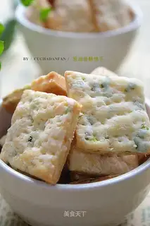 Crackers with onion