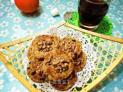 Feeding oatmeal walnuts
