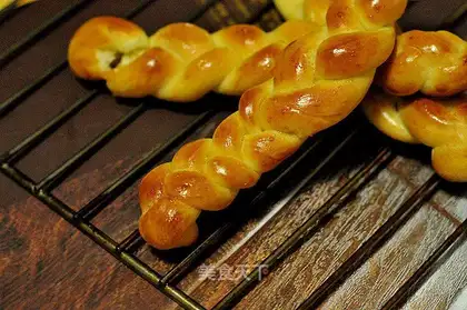 Carrot, braid, bread