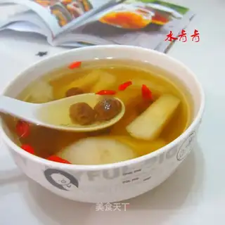Red sugar pear cinnamon soup
