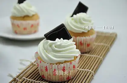 Black cream cake