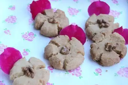 Like a walnut of flowers