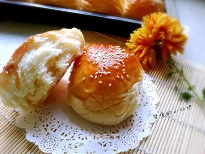 Old soft sesame bread