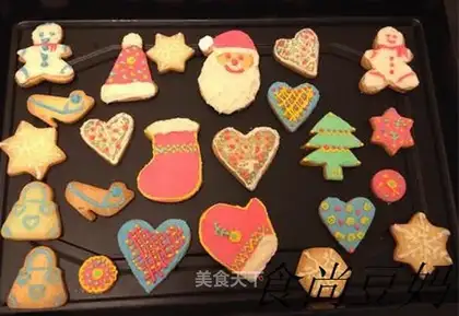 Christmas frosting cookies