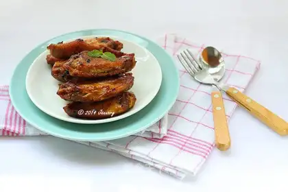 Roasted chicken wings with hot sauce