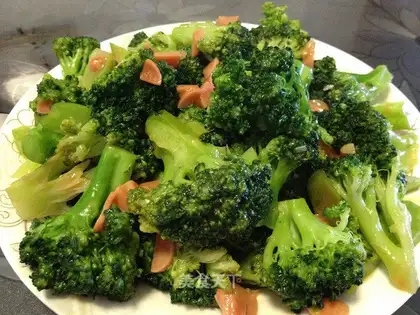 Garlic sauce and broccoli