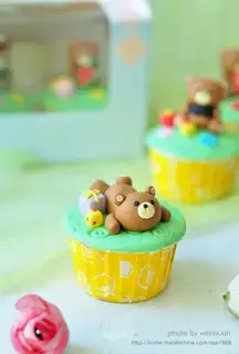 Rolling Sugar Bear Cupcake