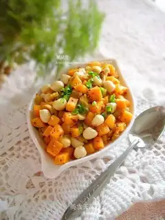Crispy potatoes and peanuts