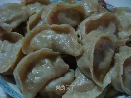 Steamed dumplings with pork and cabbage
