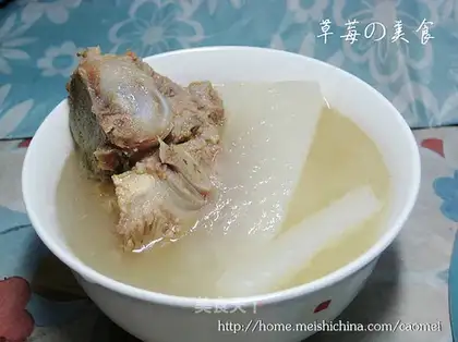 White radish pork bone soup