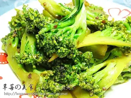 stir-fried broccoli with Laoganma sauce