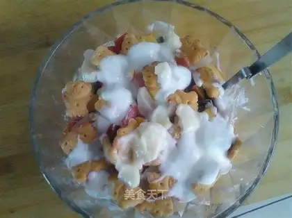 Yogurt, vegetable and fruit salad