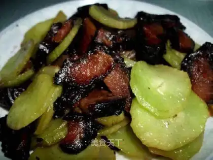 stir-fried bacon with lettuce