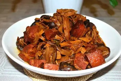 Braised pork with dried bamboo shoots