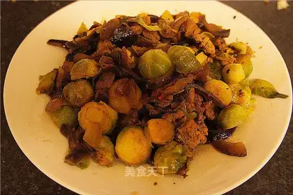 stir-fried mutton with onion and cabbage