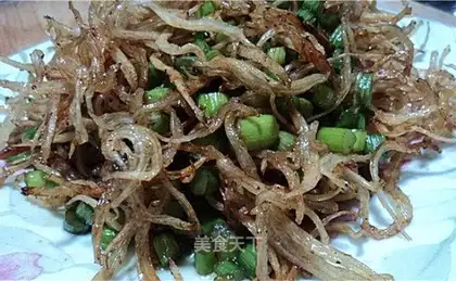 Dried fish stir-fried