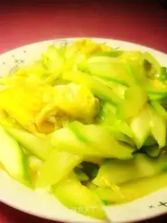 Scrambled eggs with zucchini