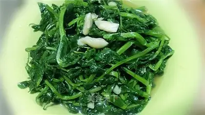 stir-fried bean sprouts