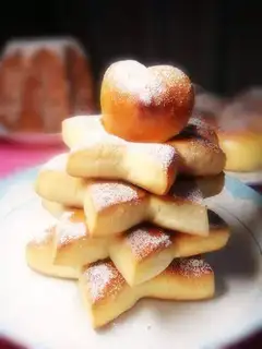 Three-dimensional Christmas tree bread