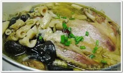 Dried bamboo shoots and old duck casserole