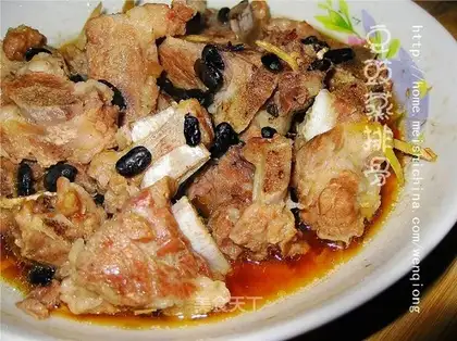 Steamed pork ribs with black bean sauce