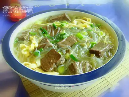 Sheep blood vermicelli and bean skin soup