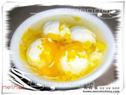 Pumpkin fish egg soup