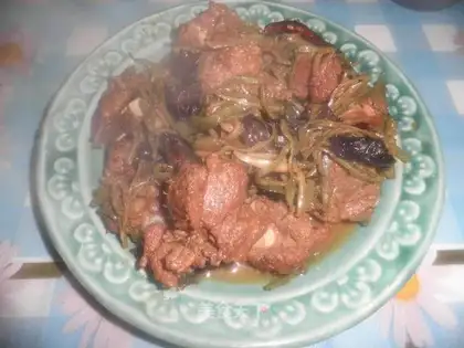 Stewed pork ribs with shredded dried beans