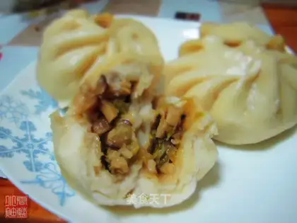 Double mushroom buns with cabbage