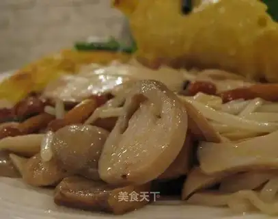 stir-fried chicken coprinus