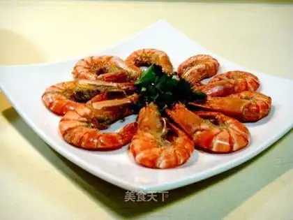 Baked shrimp with carved flowers and salt
