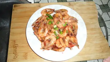 fried prawns in soy sauce