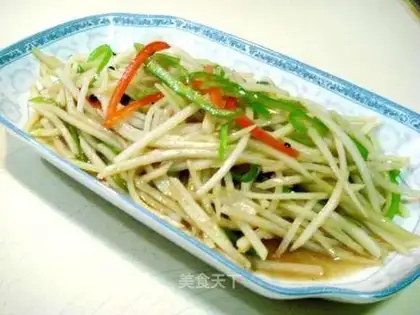 Fried shredded potatoes with pepper in vinegar