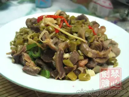 stir-fried kidney slices with sour beans