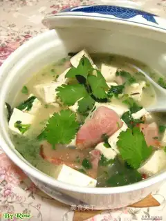Bacon pork and coriander tofu soup