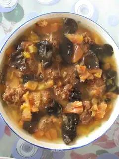 Tomato and fungus meatball soup